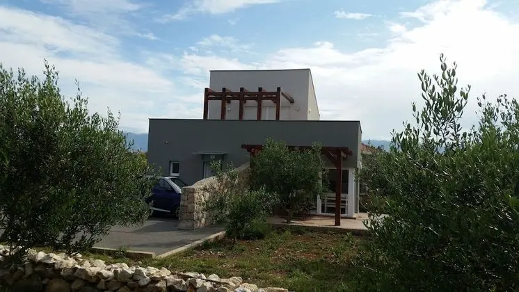 Ev