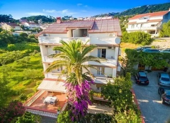 Apart Daire, 1 Çift Kişilik Yatak ve Çekyat