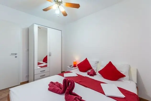 Apart Daire (2 Bedroom Apt with Balcony n Sea View)