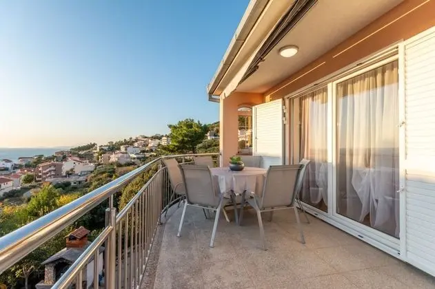 Apart Daire (2 Bedroom Apt with Balcony n Sea View)