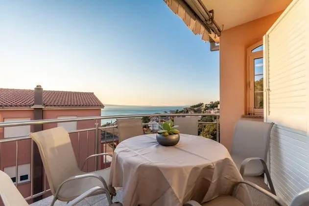 Apart Daire (2 Bedroom Apt with Balcony n Sea View)