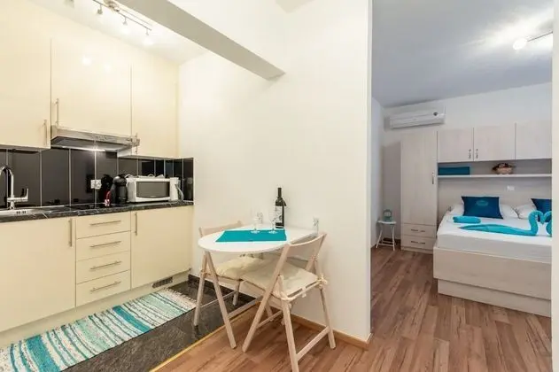 Stüdyo (Studio with Balcony and Sea View)