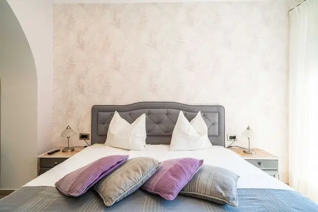 Stüdyo (Studio Apartment with Balcony and Sea)