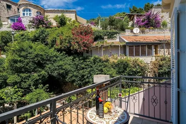 Tek Büyük Yataklı Oda (Double Room with Balcony and Sea View)