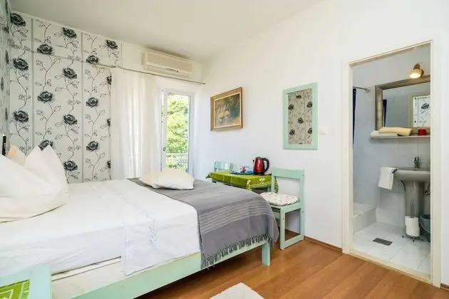 Tek Büyük Yataklı Oda (Double Room with Two Balconies and Se)