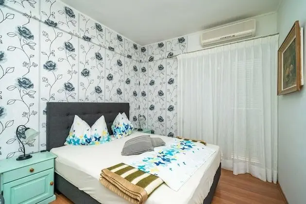Tek Büyük Yataklı Oda (Double Room with Two Balconies and Se)