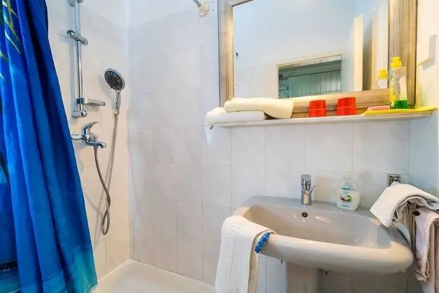 Tek Büyük Yataklı Oda (Double Room with Two Balconies and Se)