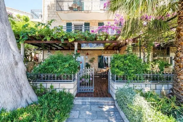 Tek Büyük Yataklı Oda (Double Room with Two Balconies and Se)
