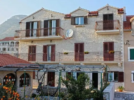 Apart Daire (Apartments Paloc - Bungalow with Gard)