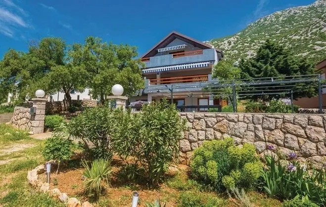 Apart Daire (Two Bedroom Apartment with Terrace an)