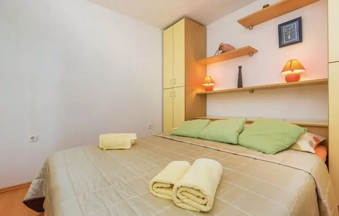 Stüdyo (Studio Apartment with Terrace and Sea)