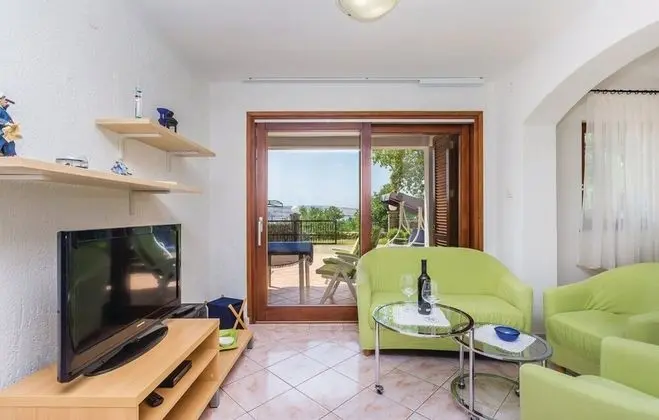 Stüdyo (Studio Apartment with Terrace and Sea)