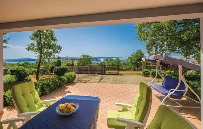 Stüdyo (Studio Apartment with Terrace and Sea)