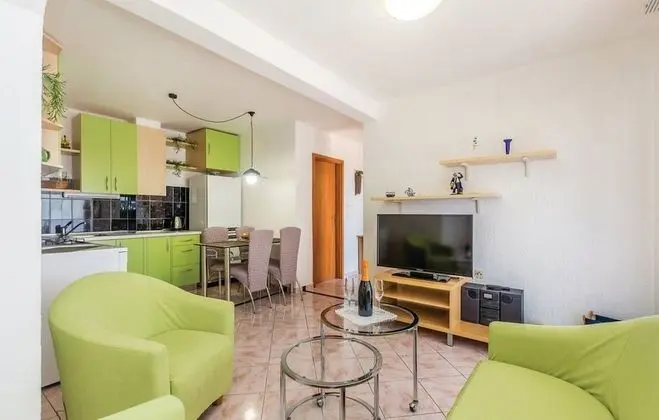 Stüdyo (Studio Apartment with Terrace and Sea)