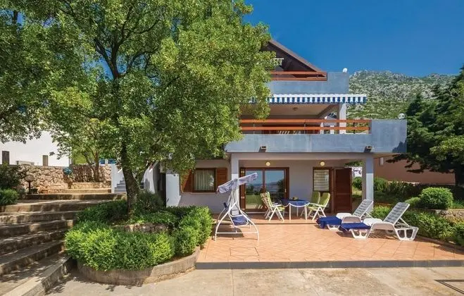 Stüdyo (Studio Apartment with Terrace and Sea)