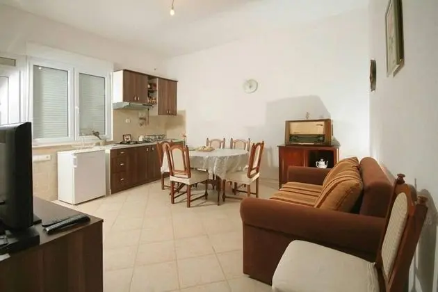 Classic Apart Daire, Bahçe Manzaralı