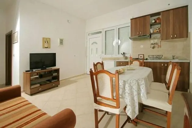 Classic Apart Daire, Bahçe Manzaralı
