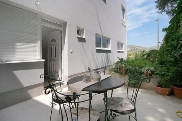 Classic Apart Daire, Bahçe Manzaralı