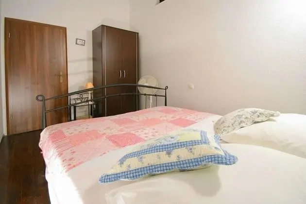 Classic Apart Daire, Bahçe Manzaralı