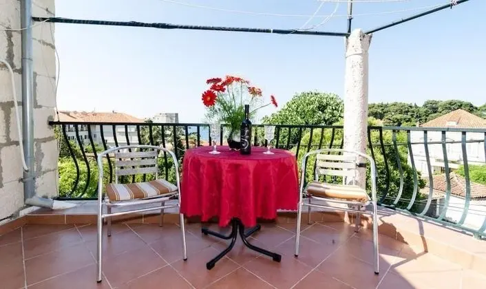 Stüdyo (Studio Apartment with Sea View)