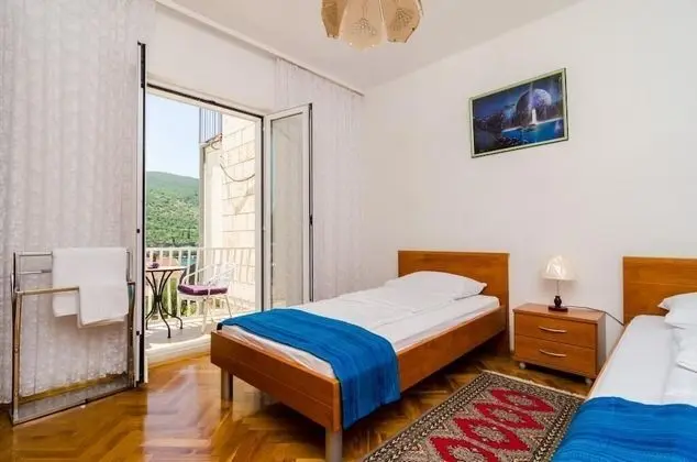 Apart Daire (Four Bedroom Apartment - Balcony and )