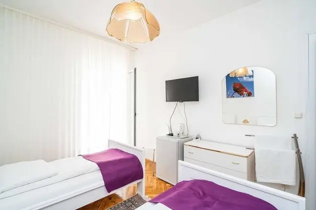 Apart Daire (Four Bedroom Apartment - Balcony and )