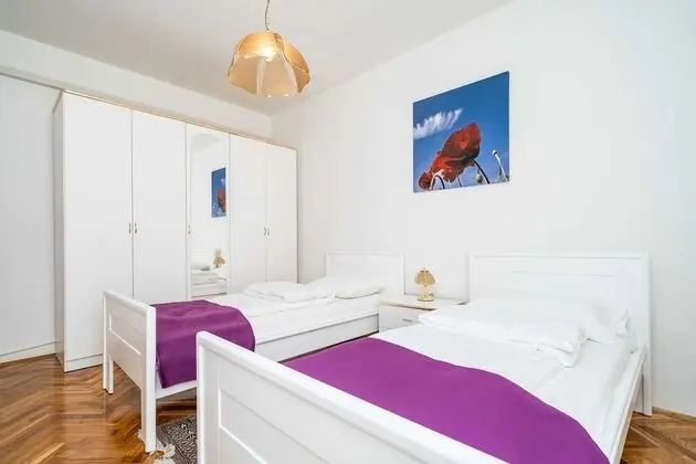 Apart Daire (Four Bedroom Apartment - Balcony and )