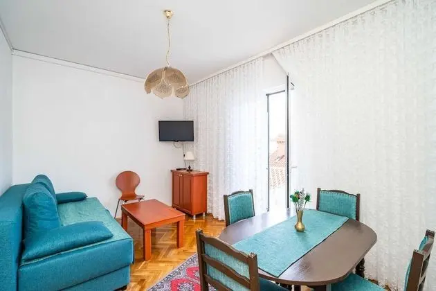 Apart Daire (Four Bedroom Apartment - Balcony and )