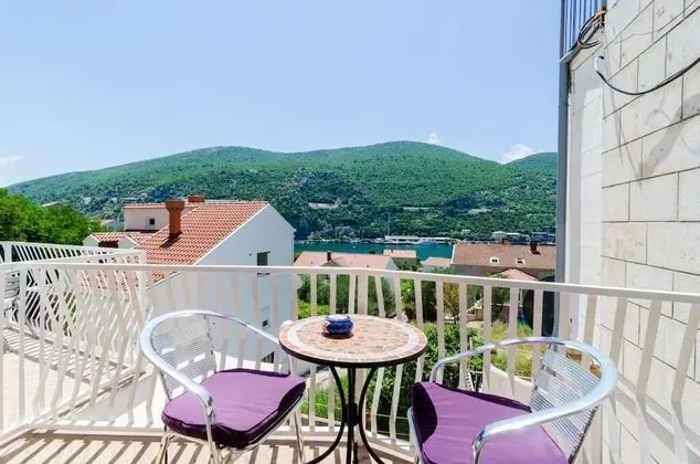 Apart Daire (Four Bedroom Apartment - Balcony and )