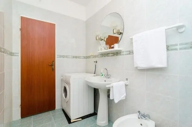 Apart Daire (Four Bedroom Apartment - Balcony and )