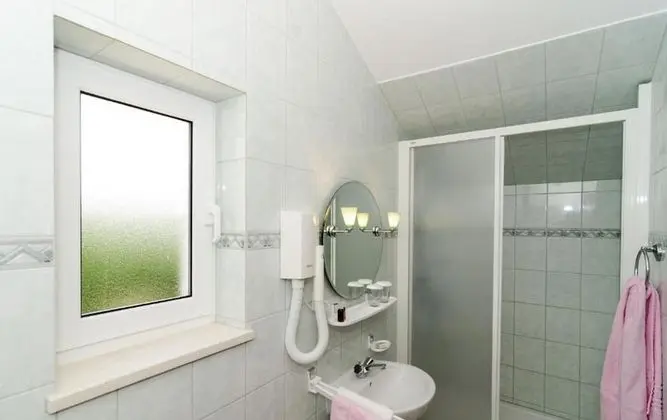 Stüdyo (Studio Apartment with Balcony and Sea)