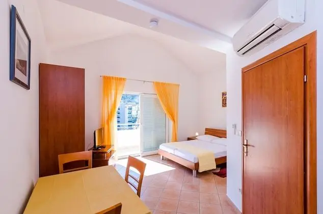 Stüdyo (Studio Apartment with Balcony)