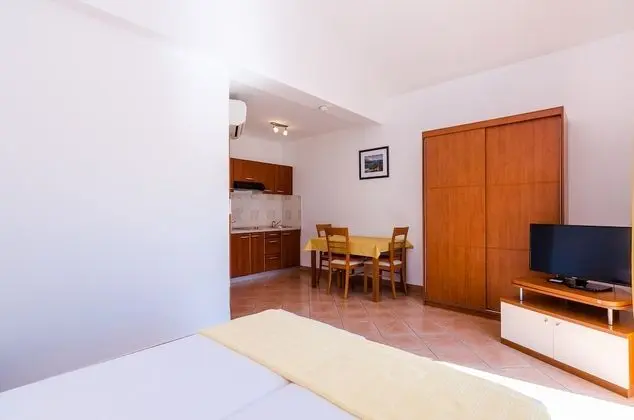 Stüdyo (Studio Apartment with Balcony)