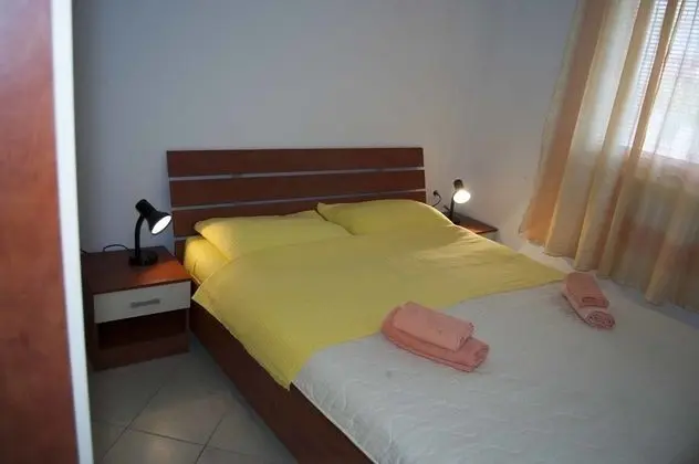 Basic Apart Daire, 1 Büyük (Queen) Boy Yatak ve Çekyat, Deniz Manzaralı