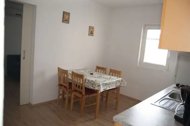 Basic Apart Daire, 1 Büyük (Queen) Boy Yatak ve Çekyat, Deniz Manzaralı