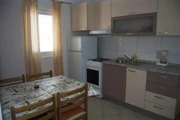 Basic Apart Daire, 1 Büyük (Queen) Boy Yatak ve Çekyat, Deniz Manzaralı