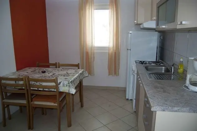 Basic Apart Daire, 1 Büyük (Queen) Boy Yatak ve Çekyat, Deniz Manzaralı