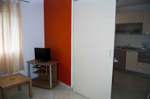 Basic Apart Daire, 1 Büyük (Queen) Boy Yatak ve Çekyat, Deniz Manzaralı