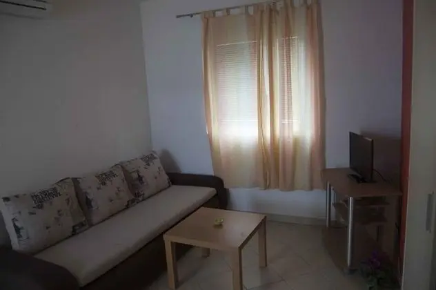 Basic Apart Daire, 1 Büyük (Queen) Boy Yatak ve Çekyat, Deniz Manzaralı