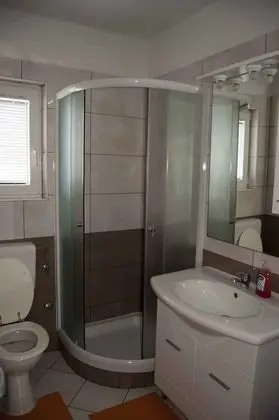 Basic Apart Daire, 1 Büyük (Queen) Boy Yatak ve Çekyat, Deniz Manzaralı