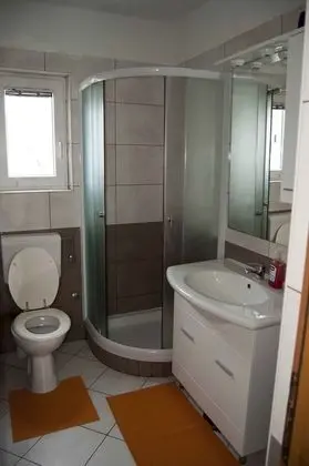 Basic Apart Daire, 1 Büyük (Queen) Boy Yatak ve Çekyat, Deniz Manzaralı