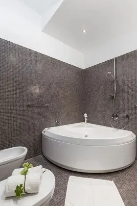 Tek Büyük Yataklı Oda, Sıcak Su Havuzu (3)