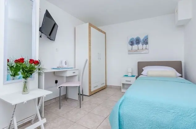 Tek Kişilik Oda (Single Room with Terrace and Sea View)