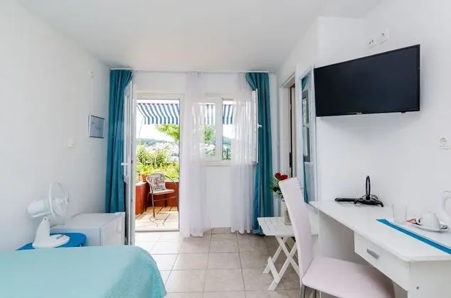 Tek Kişilik Oda (Single Room with Terrace and Sea View)