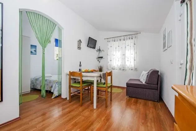 Basic Apart Daire, Veranda