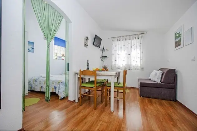 Basic Apart Daire, Veranda