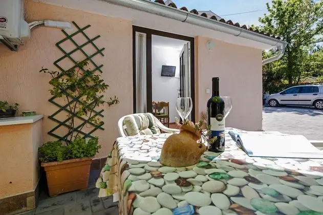 Basic Apart Daire, Veranda