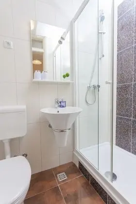 Economy Tek Büyük Yataklı Oda (3)