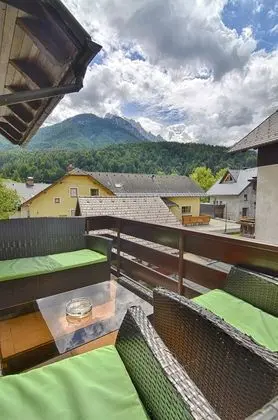 Family Apart Daire, Dağ Manzaralı