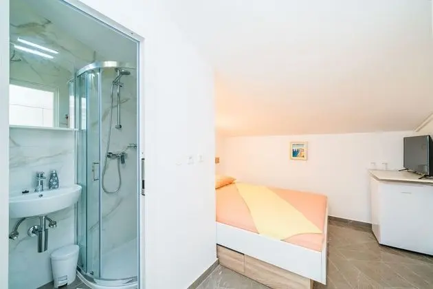 Tek Büyük Yataklı Oda, Veranda, Bahçe Manzaralı